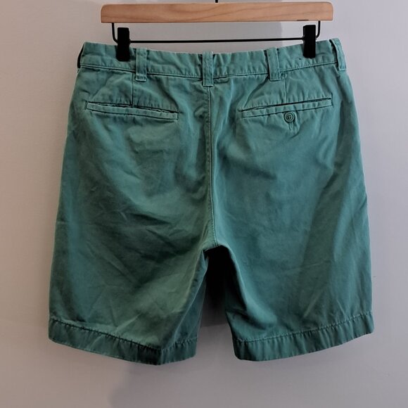 J. Crew Men's 31x9 Stanton Cotton Twill Garment Dyed Classic Fit Short - Picture 2 of 15